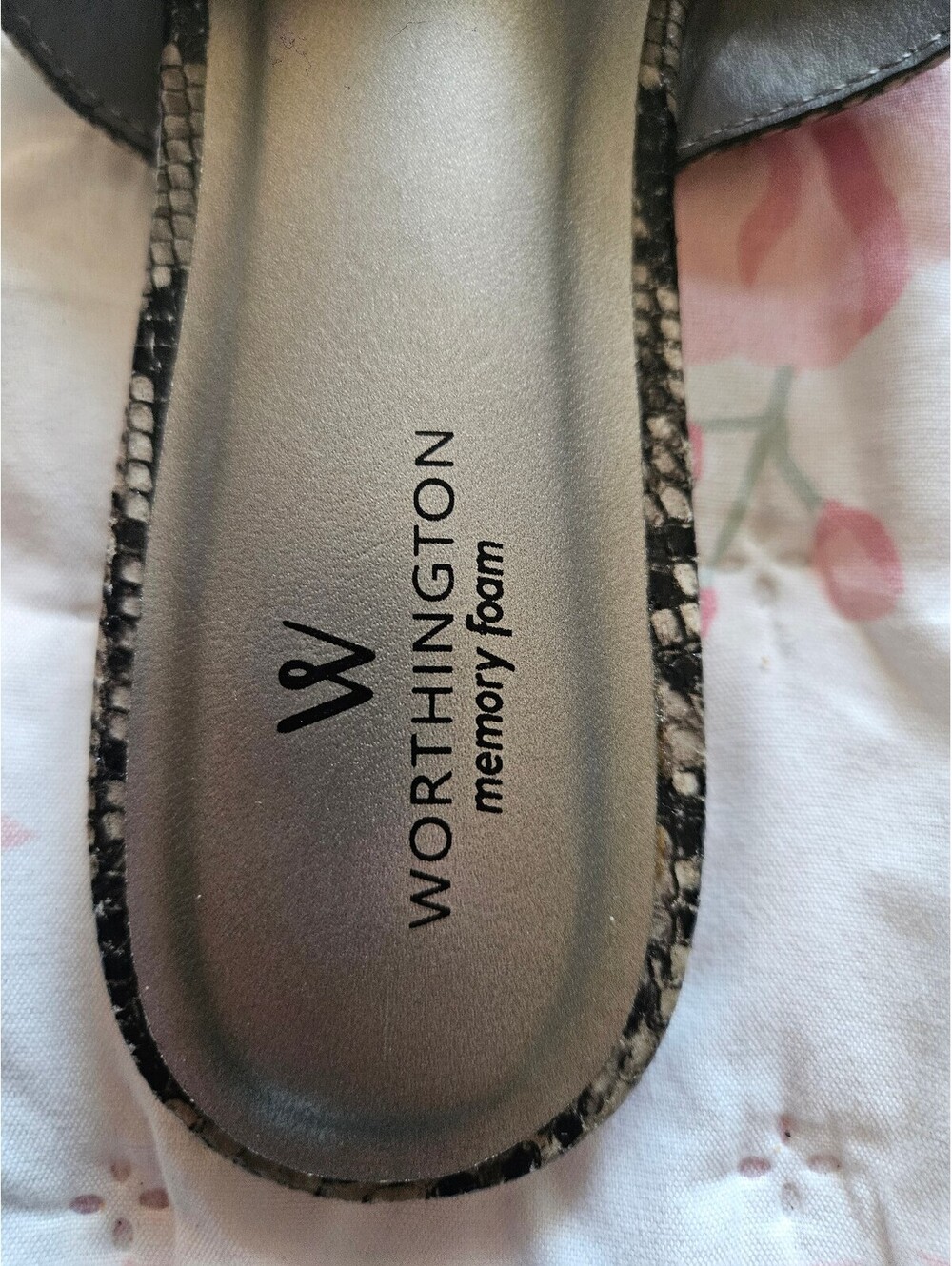 Worthington Women's Snake Print Memory Foam Slip-On Flats Size 7.5 - Picture 2 of 6